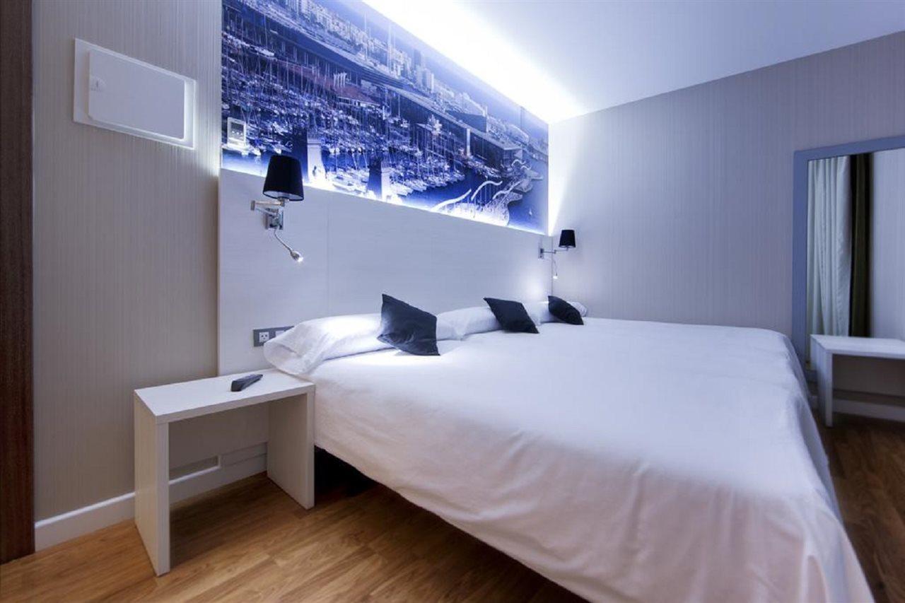 Hostal Bcn Ramblas Barcelona Bagian luar foto