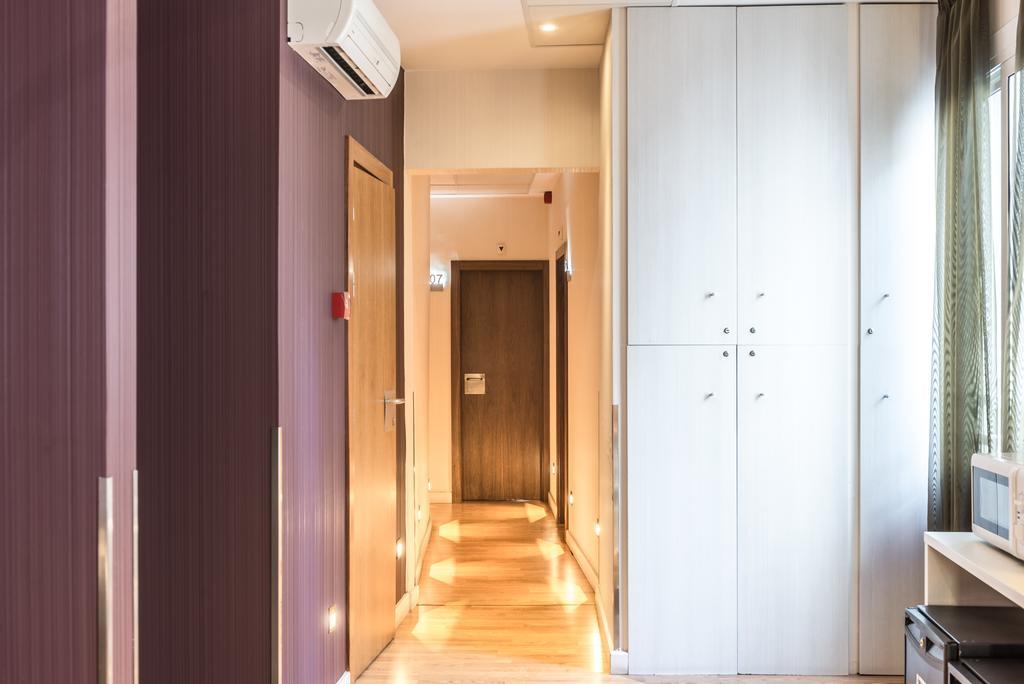 Hostal Bcn Ramblas Barcelona Bagian luar foto