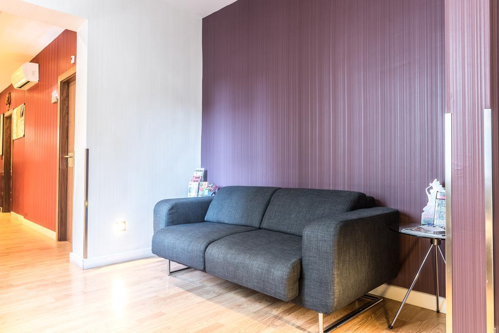 Hostal Bcn Ramblas Barcelona Bagian luar foto