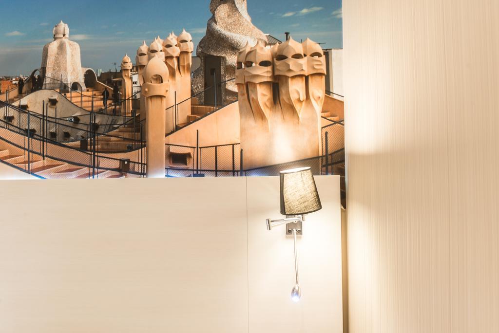 Hostal Bcn Ramblas Barcelona Bagian luar foto