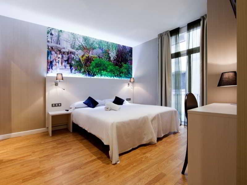 Hostal Bcn Ramblas Barcelona Bagian luar foto