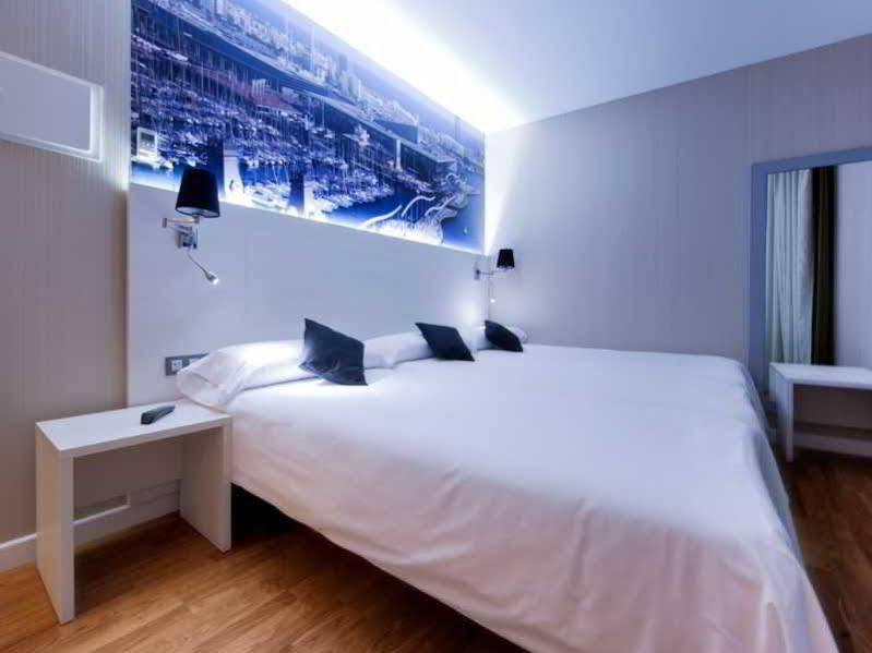 Hostal Bcn Ramblas Barcelona Bagian luar foto