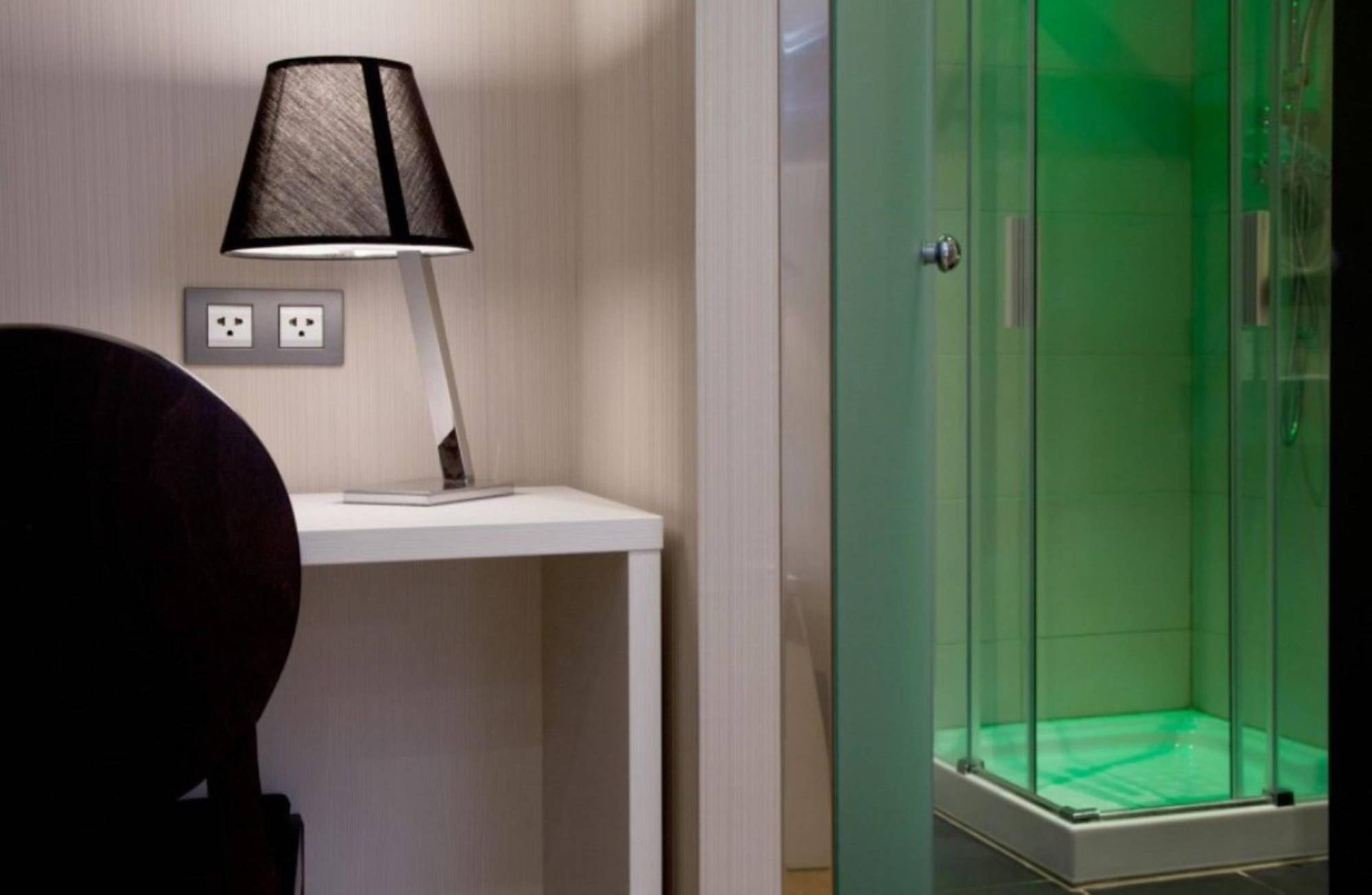 Hostal Bcn Ramblas Barcelona Bagian luar foto